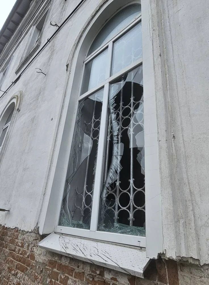 Shattered windows in the church. Photo: Oleksandr Dediukhin