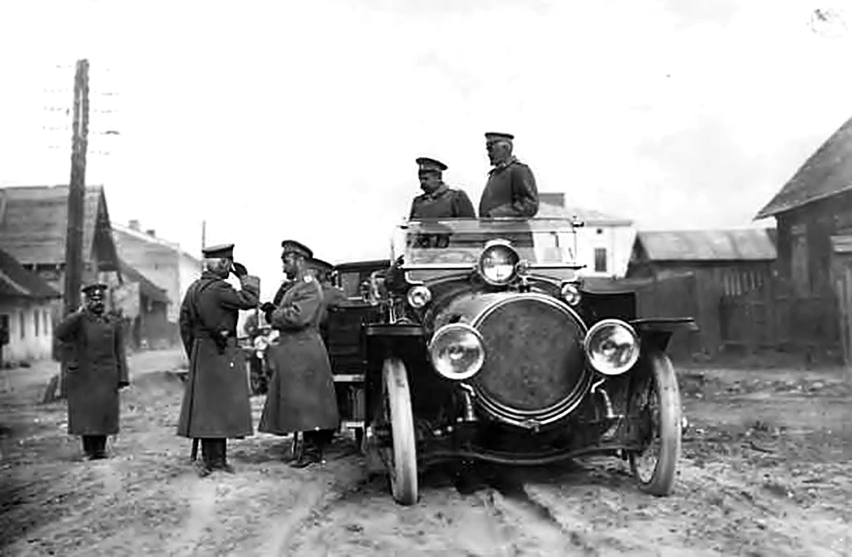 Після взяття під свій нетривалий контроль галицьких земель у 1914 році Ніколай II у переможному маніфесті проголосив історичне об'єднання російського народу. У зверненні він апелював до першого збирача російських земель Івана Калити, московського князя XIV cтоліття, справу якого зі взяттям Львова тепер ніби було нарешті завершено