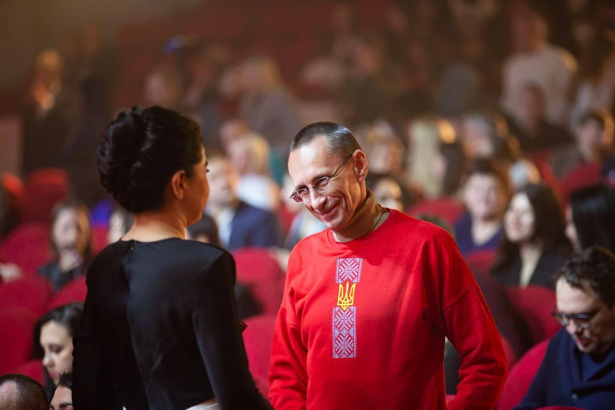 Я й досі не знаю, як мене викрили. Те, що веду блог, я приховував від усіх. На роботі цього ніхто не знав. Навіть мама, з якою я жив, не була в курсі