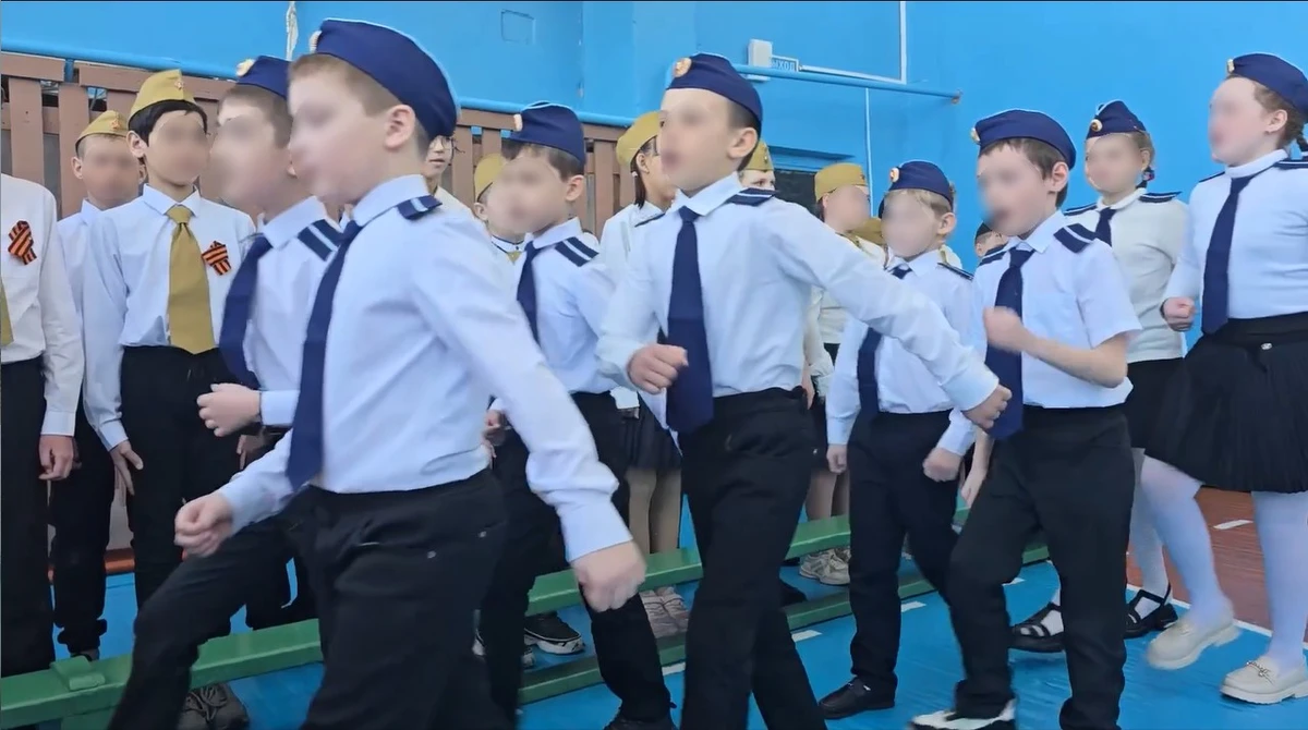 Нікіта (третій праворуч) під час конкурсу