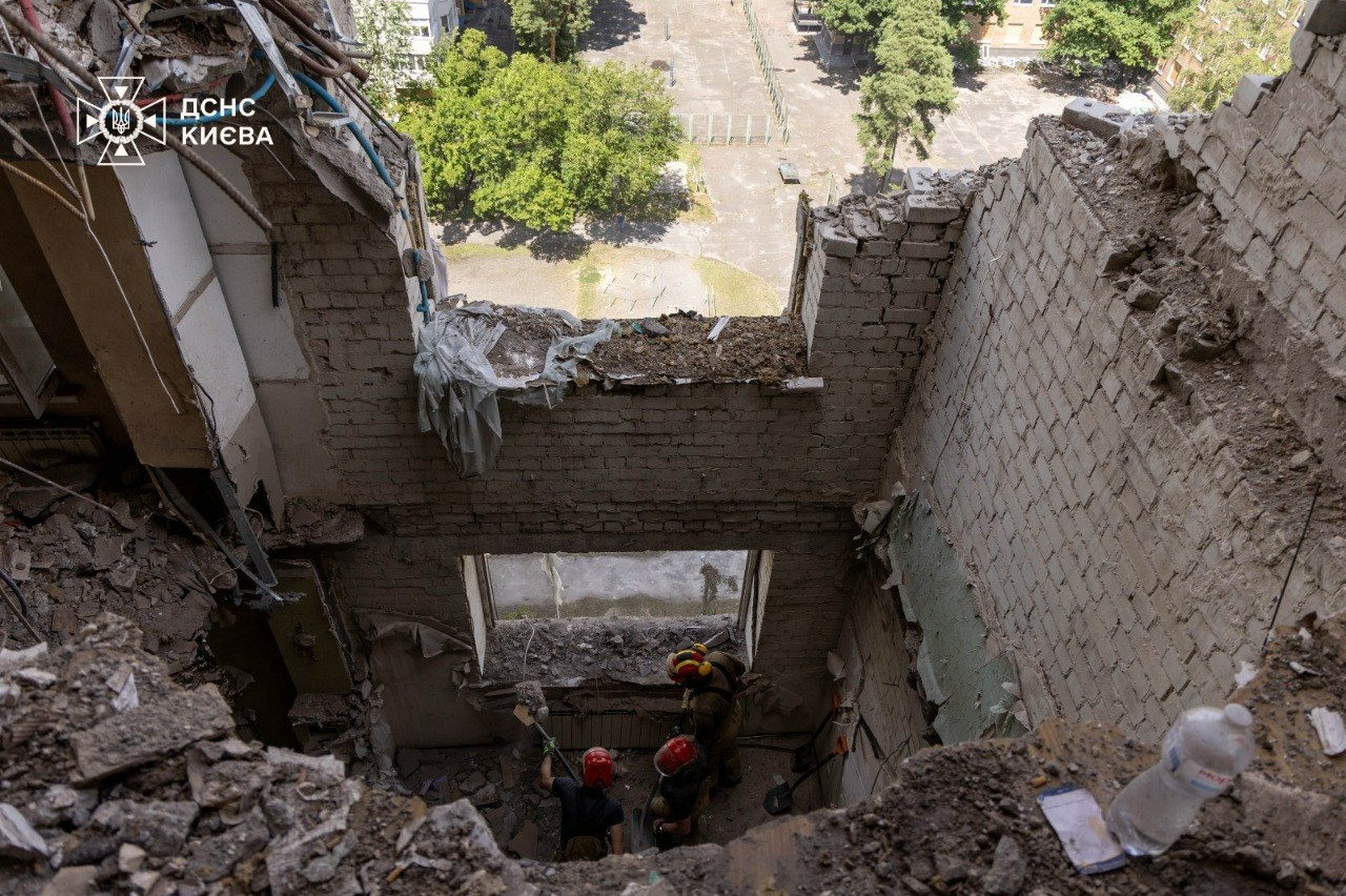 Новини до 31 зросла кількість загиблих внаслідок російського обстрілу києва 2 липня 2026 4551fd0d4c6306202f18bc19970d54a21783188825 новини внаслідок російської атаки на київ 2 липня загинула 31 людина та 102 людини травмовані. Джерело: дснс... Iustitia. Bg до 31 зросла кількість загиблих внаслідок російського обстрілу києва 2 липня 2026 2026-07-04 19:33:00 справедливість - юстиция новини