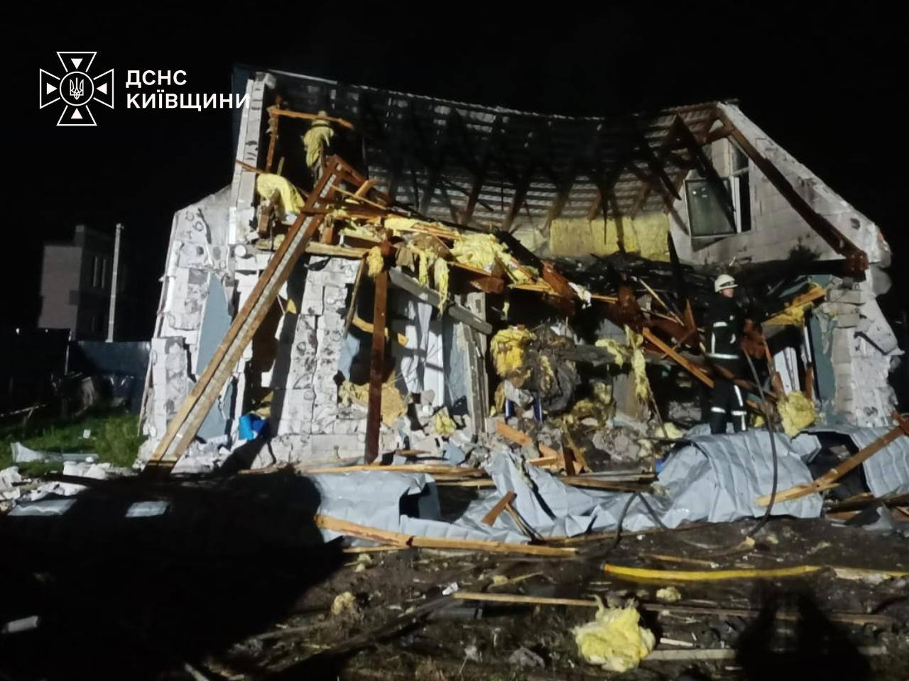 Destroyed roof Photo: State Emergency Service of Ukraine in Kyiv Oblast