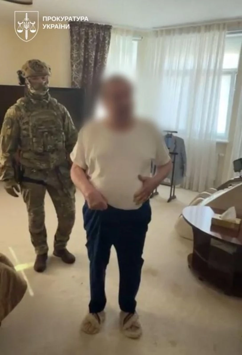 За даними УП, обшуки пройшли і вдома в ексректора Поплавського