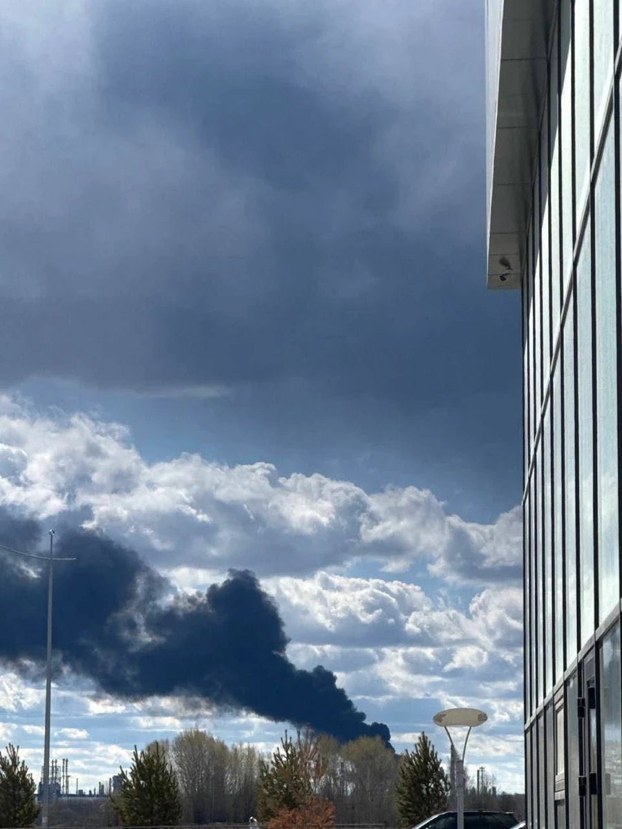 Пожежа після атаки дронів у російській Пермі. Фото з російських Telegram-каналів