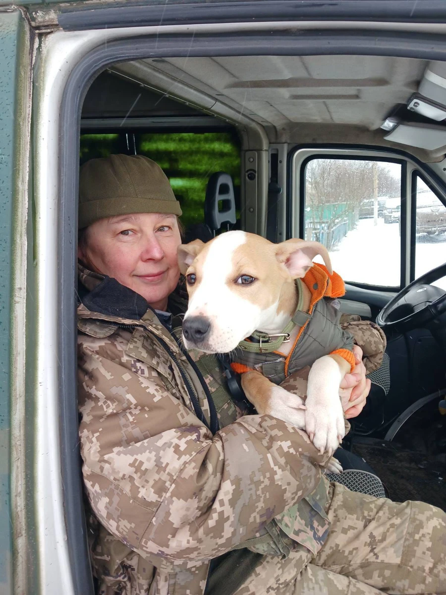 Зоя Ковалець: Моя сестра з чоловіком погодилися взяти Байкера до себе. Вони жартують, що ніколи так не молилися за перемогу, як зараз, бо чекають, що я приїду і заберу собаку