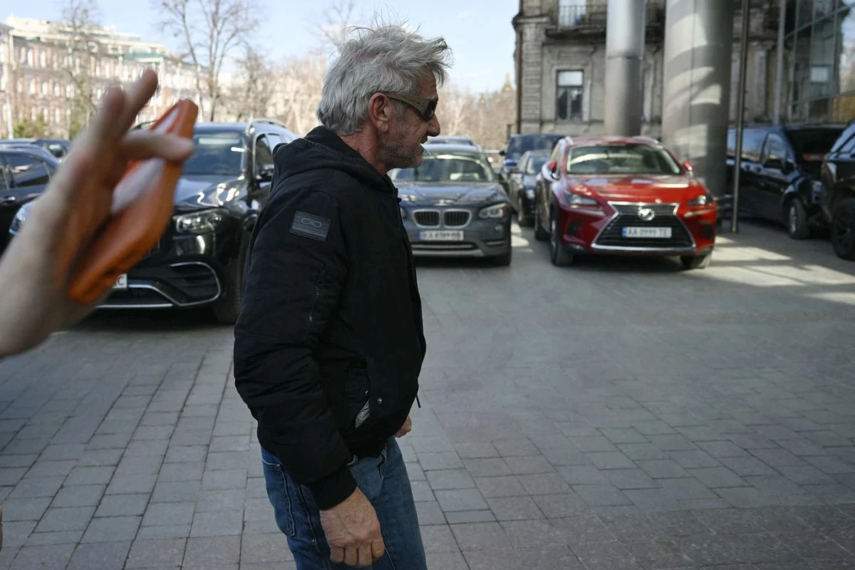 Penn photographed on 16 March on the streets of the Ukrainian capital.