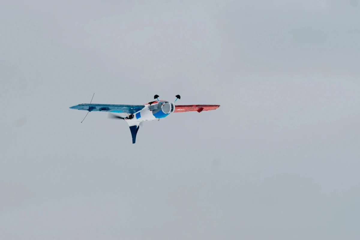 Interceptor wing in flight