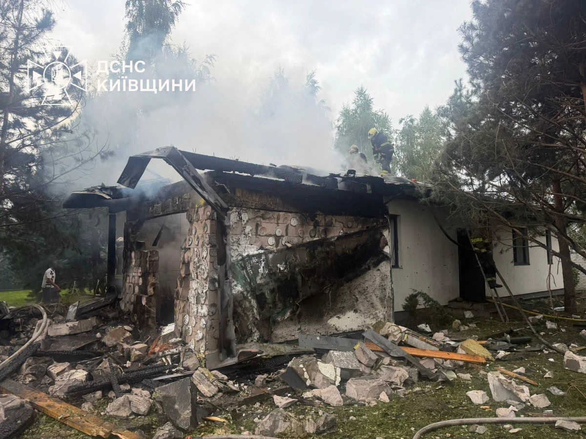 наслідки атаки РФ на Київщині, фото ДСНС