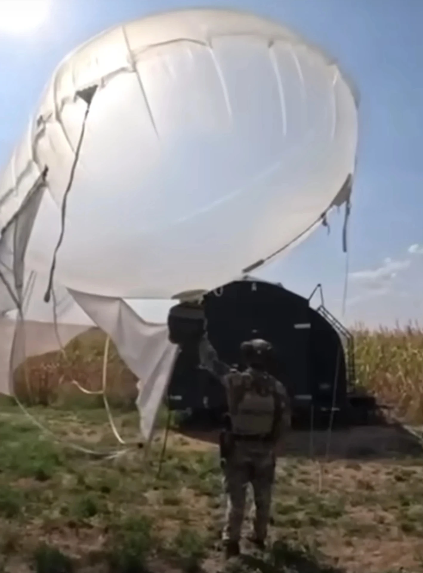 Ukrainian special forces troops deploying aerostats