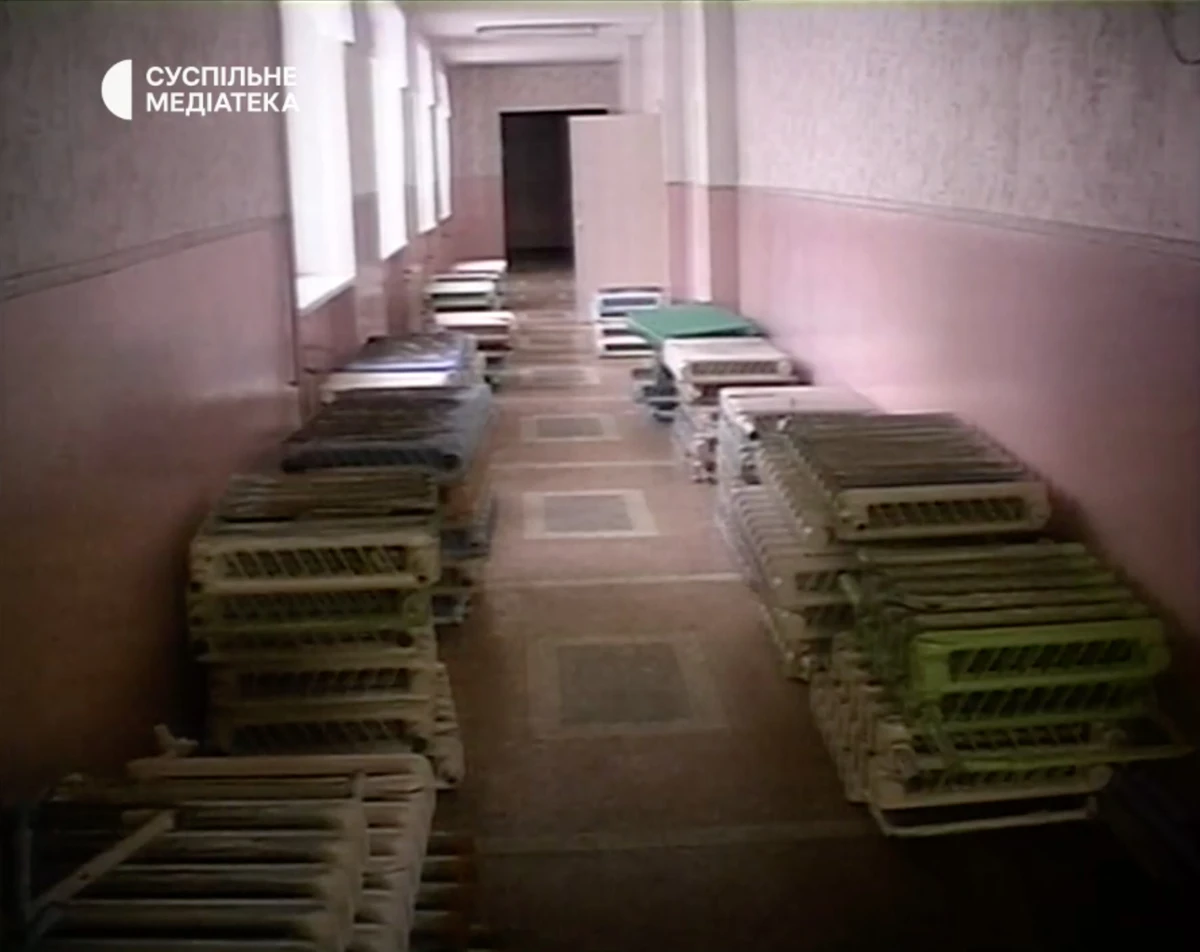 Усложняло работу сварщиков и то, что Алчевску не хватало соединительных деталей, с помощью которых новые батареи крепятся к системе