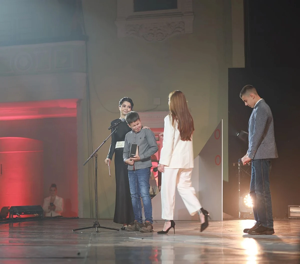 Hordiienko's grandson could not hold back his emotions as he accepted the award