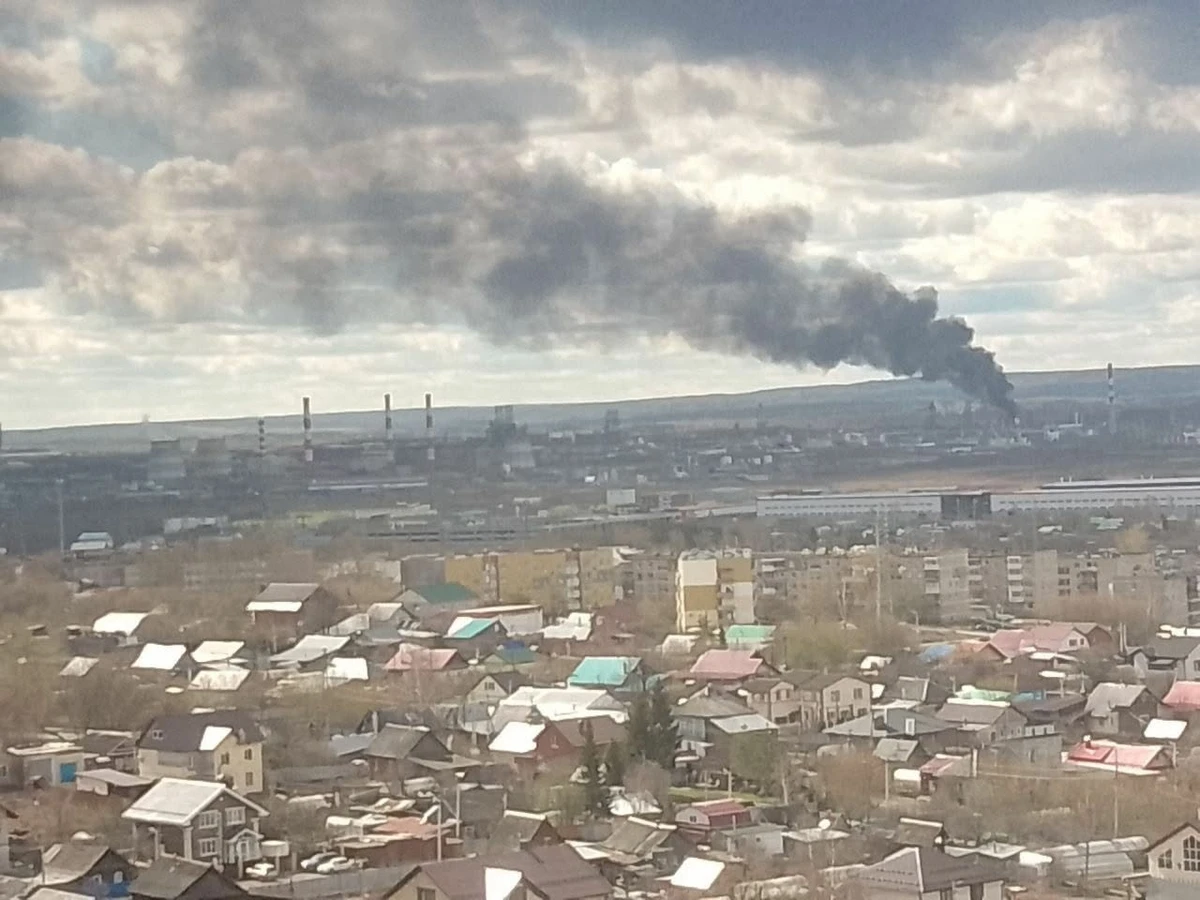 Пожежа після атаки дронів у російській Пермі. Фото з російських Telegram-каналів