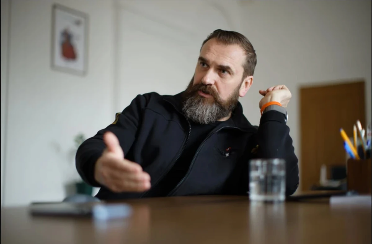 Оксен Лисовой: Сегодня наша так называемая степенность превратилась в карго-культ. Степень почему-то стремятся получить многие люди, чем бы они ни занимались и где бы они ни работали, несмотря на то, что не имеют никакого отношения к науке и исследованиям.