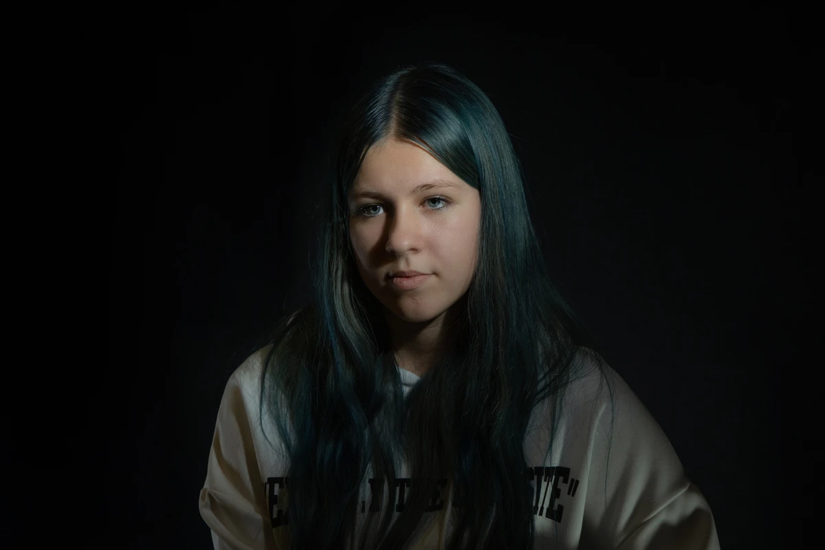 Марія Сторжинська, 14 років: Вони пустили по кулі в кожне дзеркало на шафі – їх було три. Це трошки дурнувато з їхнього боку, тому що навіщо руйнувати, якщо не можете вкрасти?