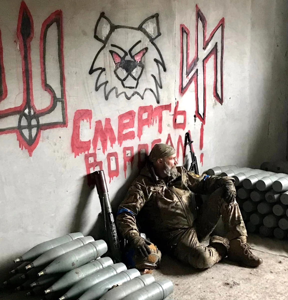 Геннадій Харченко: Завдяки тим, хто продовжував вивчати українську історію наприкінці 80-х – на початку 90-х історичний факультет у Запоріжжі залишався форпостом патріотичних ідей, формував певний світогляд. Як і, скажімо, факультет української філології, який був таким само неперспективним з точки зору кар'єри. Але в таких місцях навчалися, працювали справжні патріоти своєї справи і України. Багато випускників стали воїнами. І чимало з них, на жаль, загинули