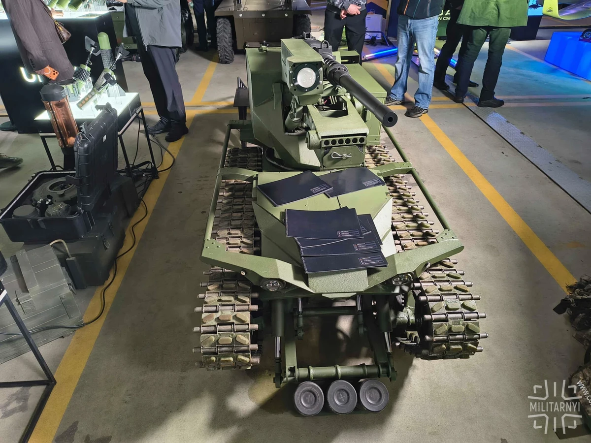 Spider ground robotic system equipped with a machine gun.