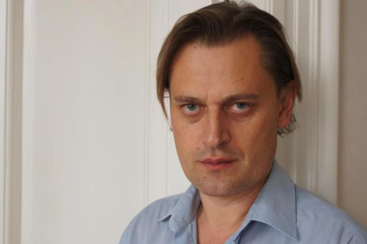 “З цією інтимною, первинною рідністю дуже важко, так би мовити, розлучитися. І дуже важко подолати, тому що подолання вимагає переосмислення. А переосмислення є процесом інтелектуальним, який пов'язаний з дорослістю і з гідністю. Люди кажуть, ну при чому тут мова, культура (до політики, до нападу росіян – УП)? Це якесь непорозуміння. Як я можу від цього відступитися?”