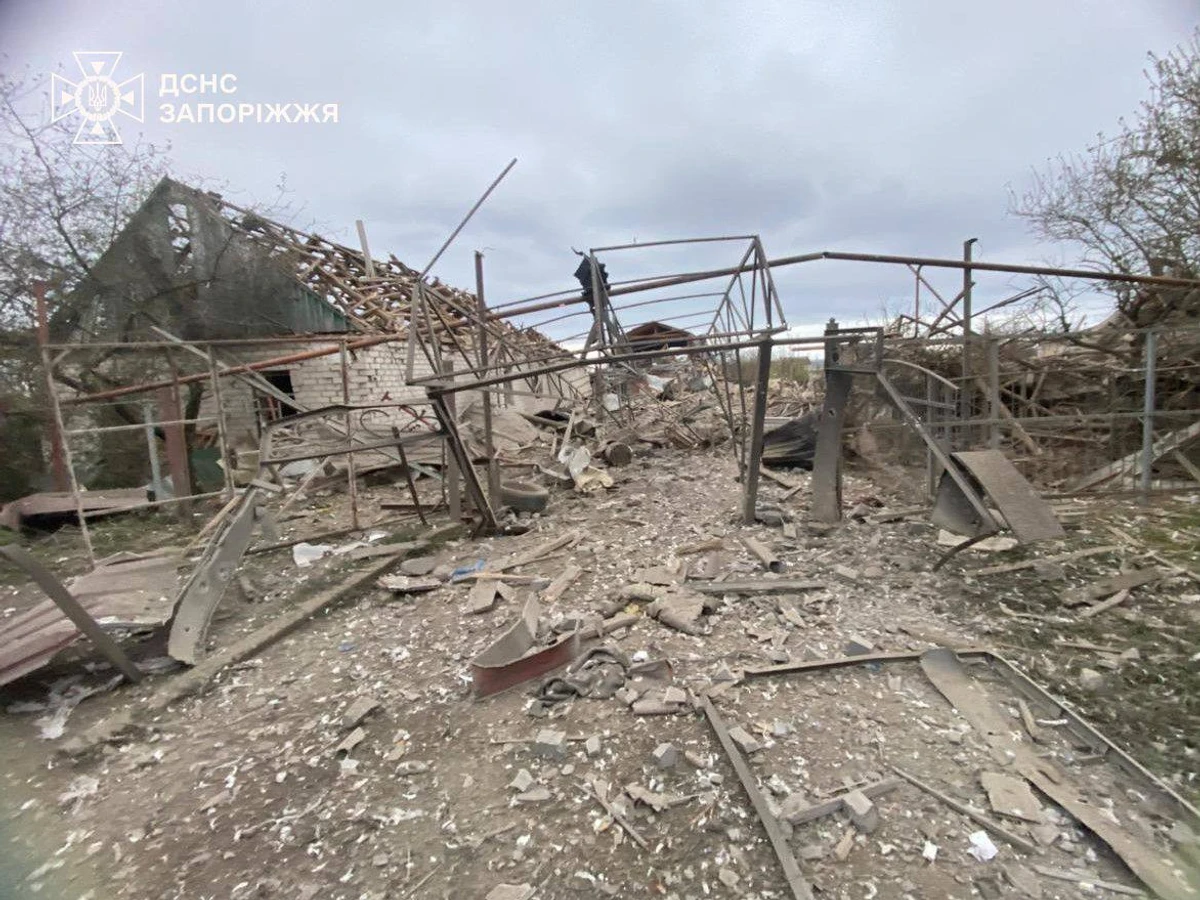 наслідки атаки на передмістя Запоріжжя, фото ДСНС