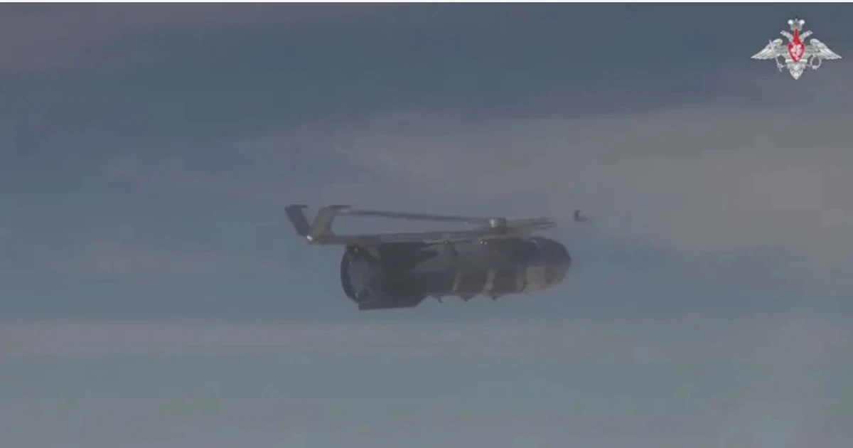 A Russian Su-34 drops a FAB-3000 fitted with a UMPK guidance kit, converting the unguided bomb into a precision-guided munition, on Sumy Oblast, Ukraine, August 2024.