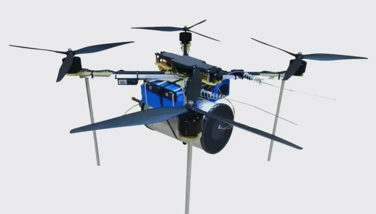 A fibre-optic FPV drone Badaboom