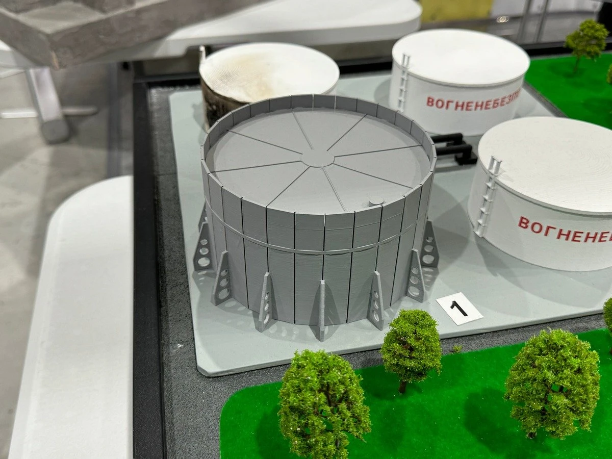 Model of a reinforced concrete Barbet shelter for protecting fuel storage. Photo: Oboronka