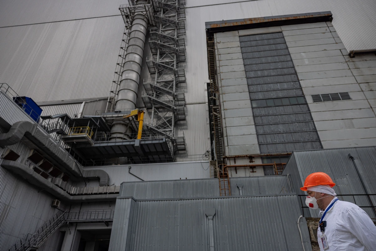 Нове безпечне укриття, що накриває саркофаг, збудований над 4-им енергоблоком ЧАЕС