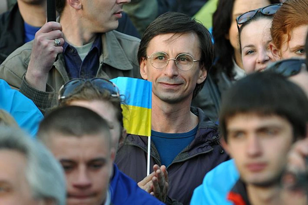 Юрій Шаповалов: Кожний регіон має свої особливості. Але це не привід для розколу. Навпаки, це має робити Україну більш цікавою. Треба враховувати всі ці нюанси, вивчати, поважати, але не можна робити на них політику