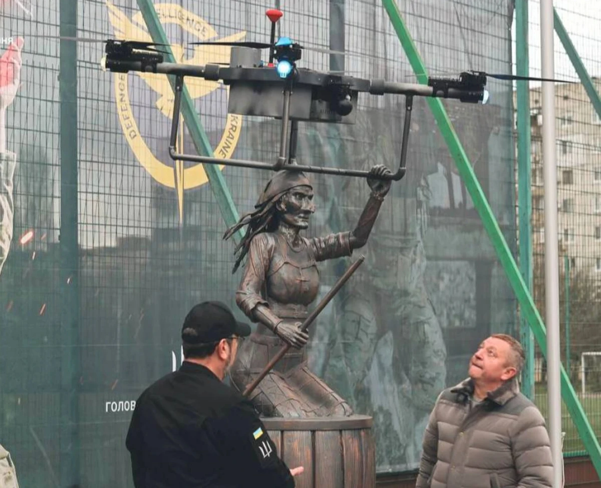 A monument in Vyshneve, Kyiv Oblast, depicting Baba Yaga holding a drone, which mirrors the design of the first heavy UAVs, known as “stools”