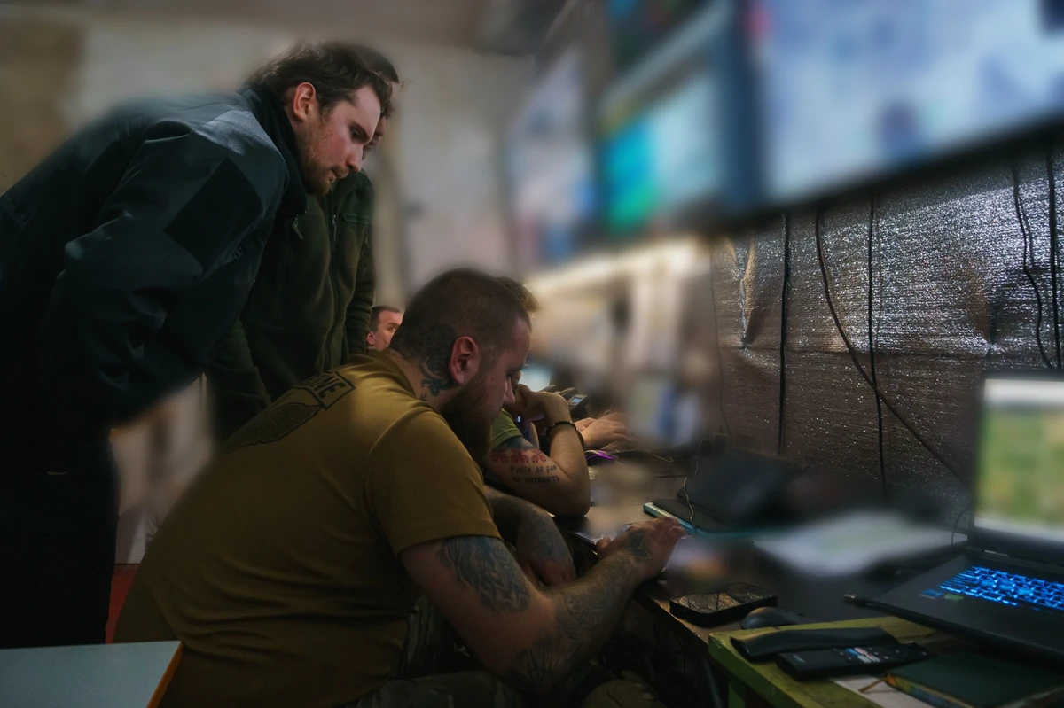 Bandyt points out the enemy's location.