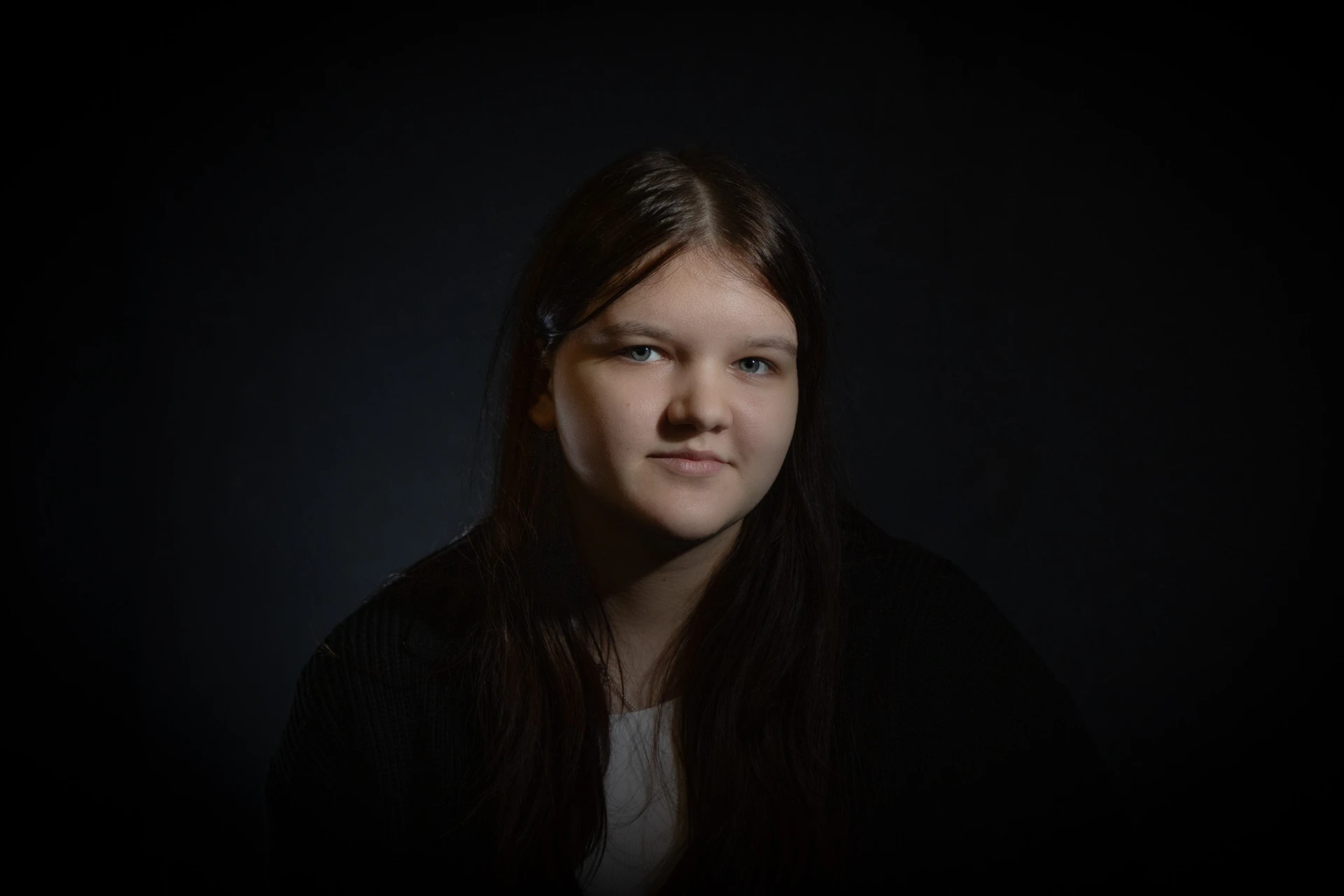 Злата Коваленко, 17 лет: Нас разыскивали российские войска. Нам с мамой приходилось прятаться по разным домам, квартирам