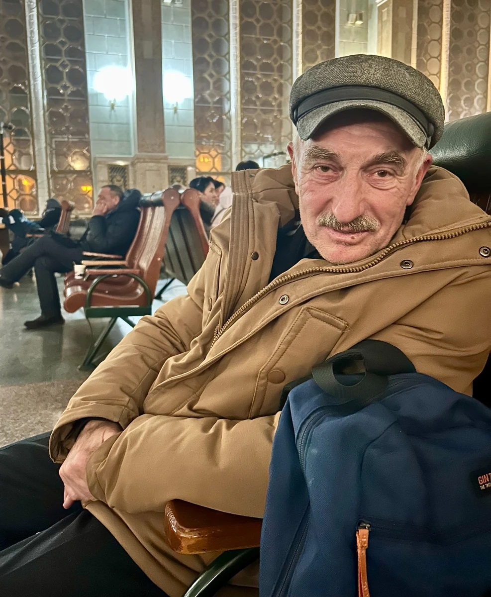 Владимир Николаевич: Я попросился зиму пережить у знакомого в Коростене. Холодно у нас не бывает: главное дровишки в печку подбрасывать