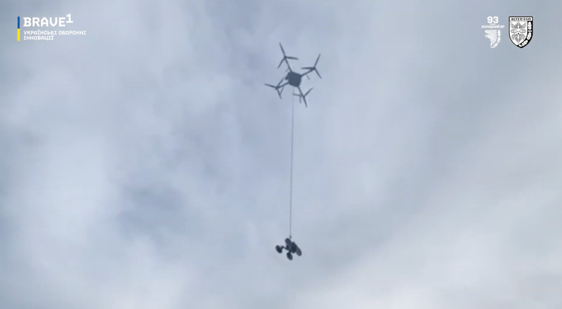 A bomber drone transports the Desantnyk ground robotic system Photo: Brave1