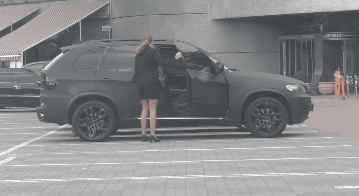 Скрін із випуску розслідування Михайла Ткача: BMW Х5, на якому їздив Керезвас