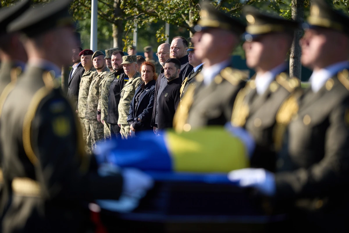 Представители военно-политического руководства государства приняли участие в первой церемонии захоронения украинских воинов на Национальном военном мемориальном кладбище