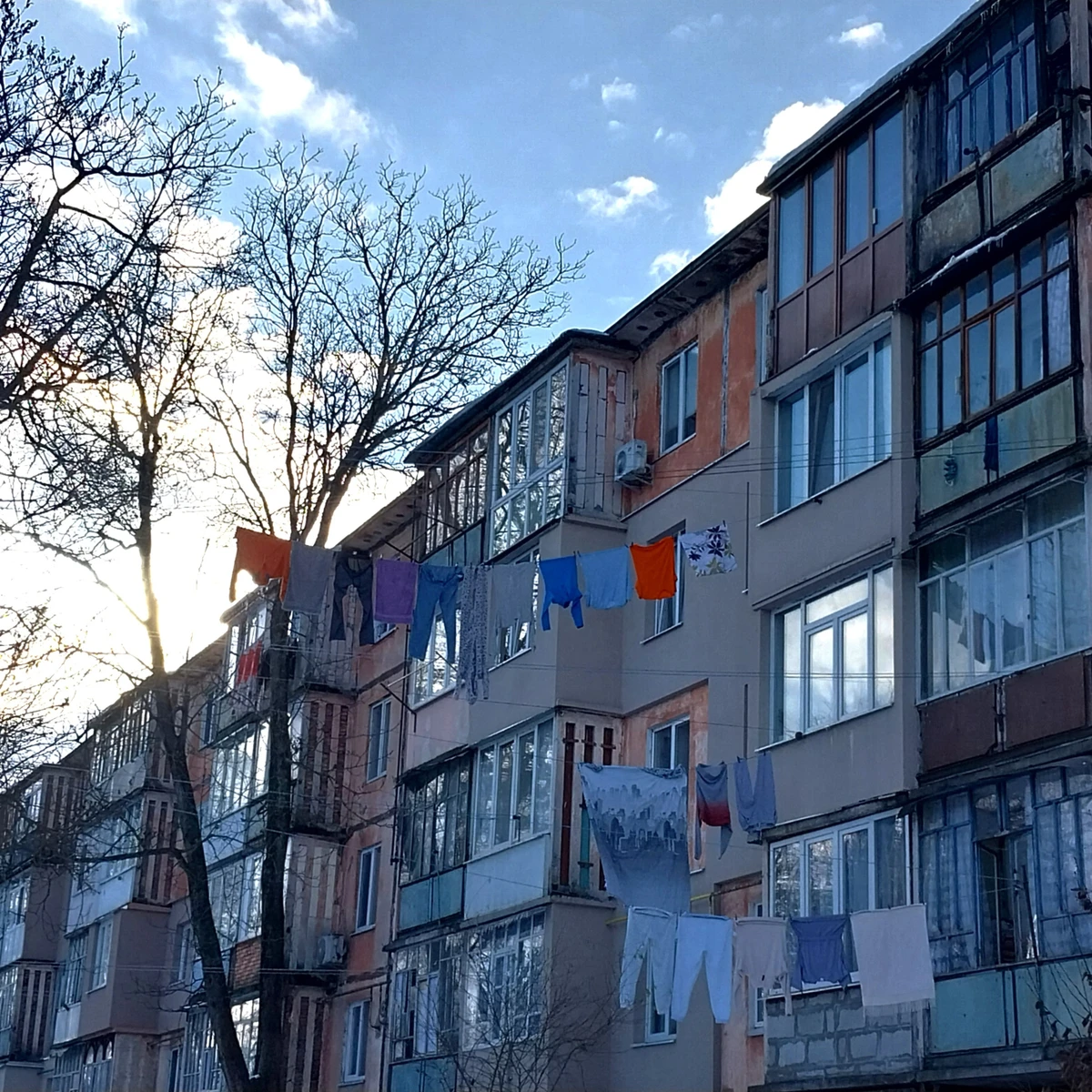 З радянських часів у Бурштині залишилось централізоване теплопостачання, яке залежить від роботи ТЕС