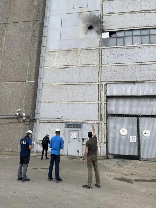 за версією російської пропаганди, експерти МАГАТЕ оглядають наслідки української атаки на ЗАЕС, фото: Mikhail Ulyanov/X