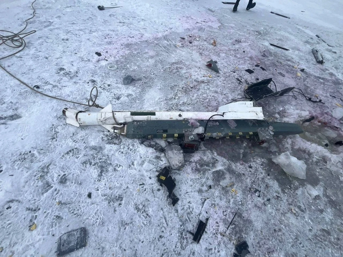 Photos of the downed jet-powered Geran-4 UAV armed with an R-60 missile