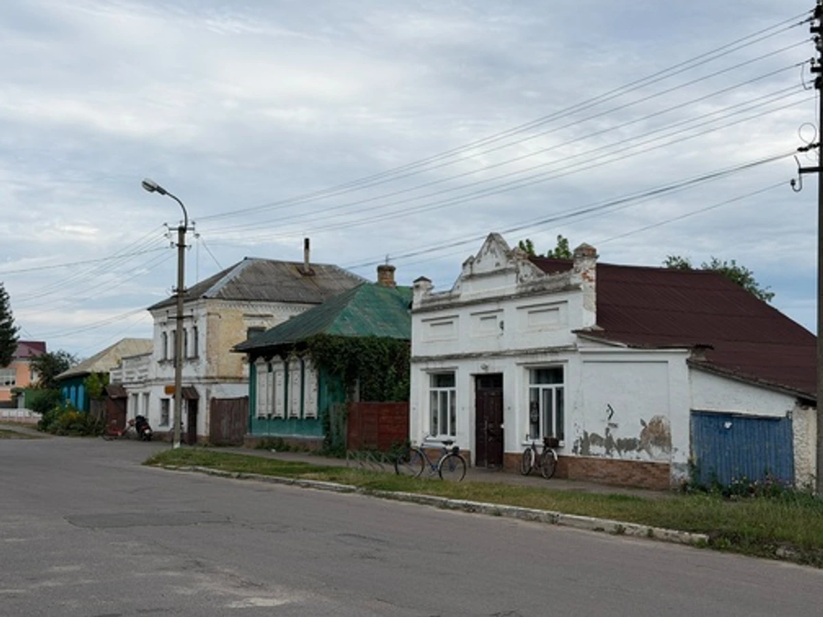 Будівлі в центрі Добрянки