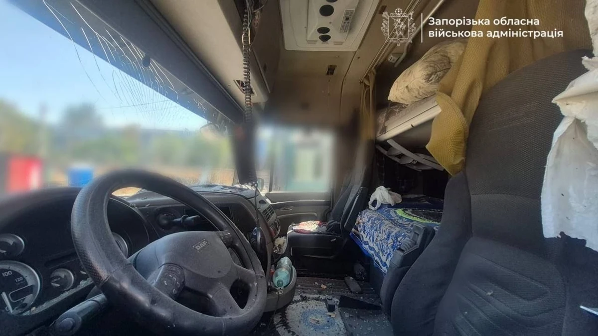 Пошкоджена вантажівка. Фото: Запорізька ОВА