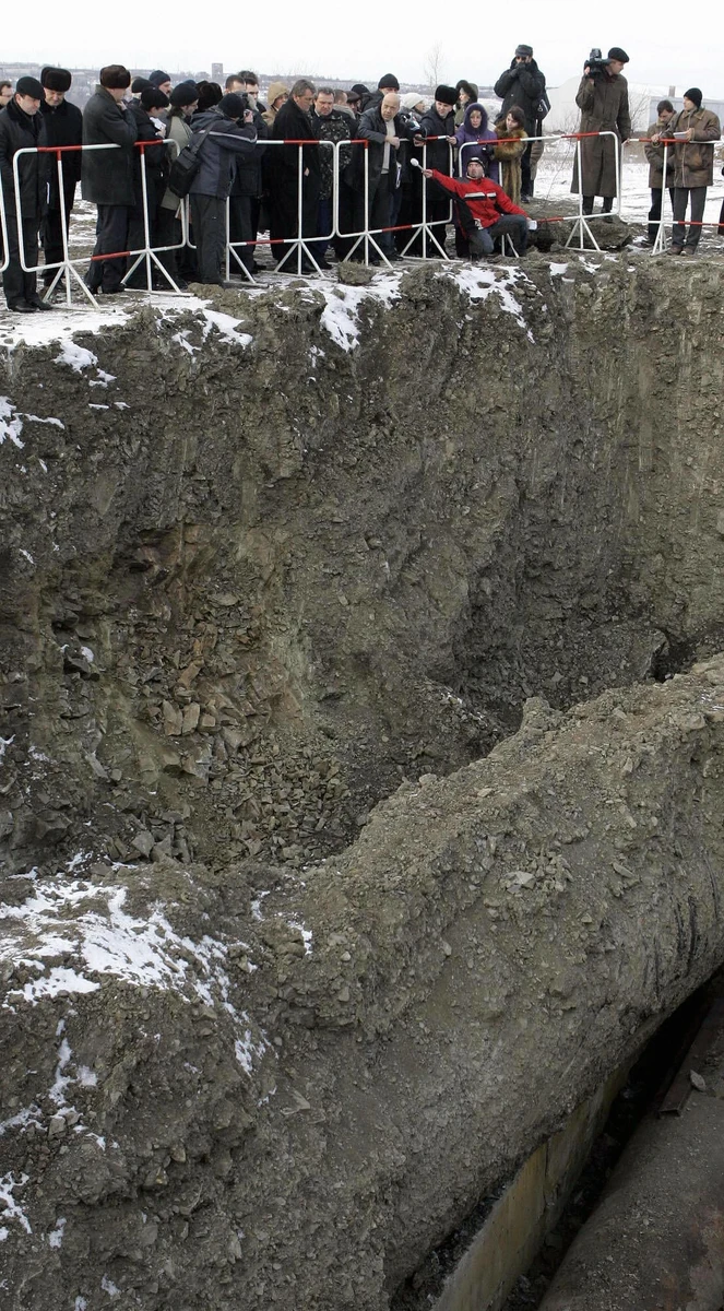 В целом в Луганской области изношенность водопроводного, отопительного, канализационного хозяйства в 2006 году составляла 80%