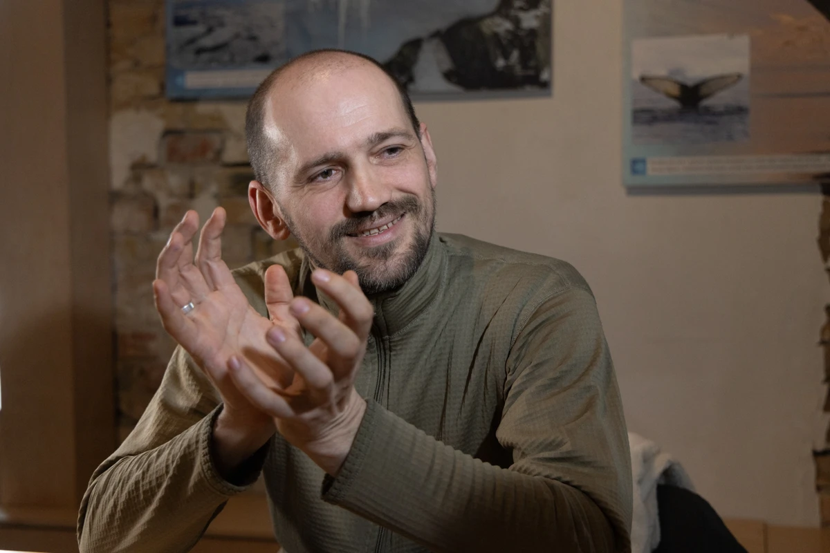 Колись я про це напишу, і буде, як у Довженка в Зачарованій Десні – літали комарі, здорові, як ведмеді