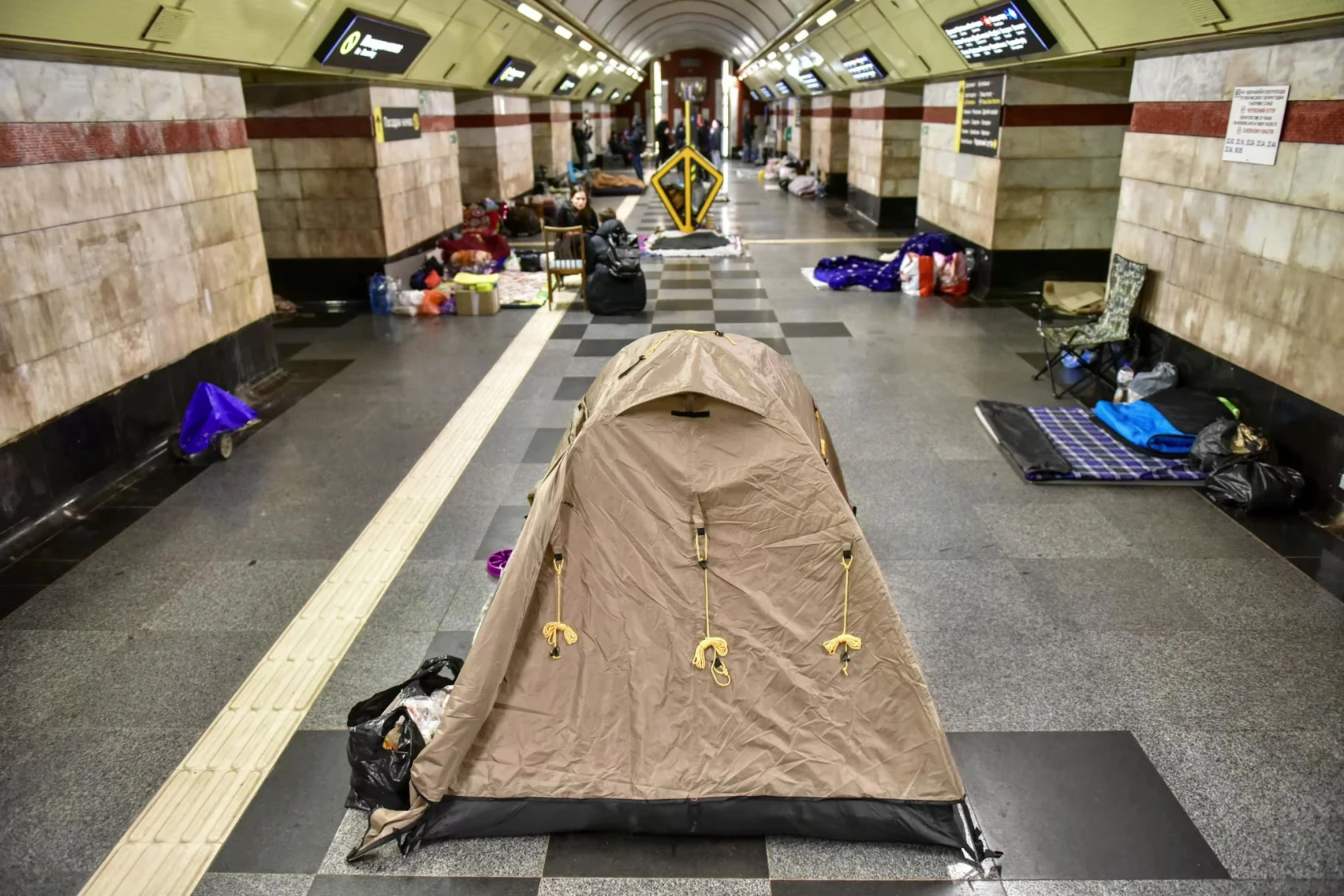 When the attacks on the capital began, thousands of Kyivans slept on metro platforms. Kyiv, March 2022. Photo: Oleh Petrasiuk
