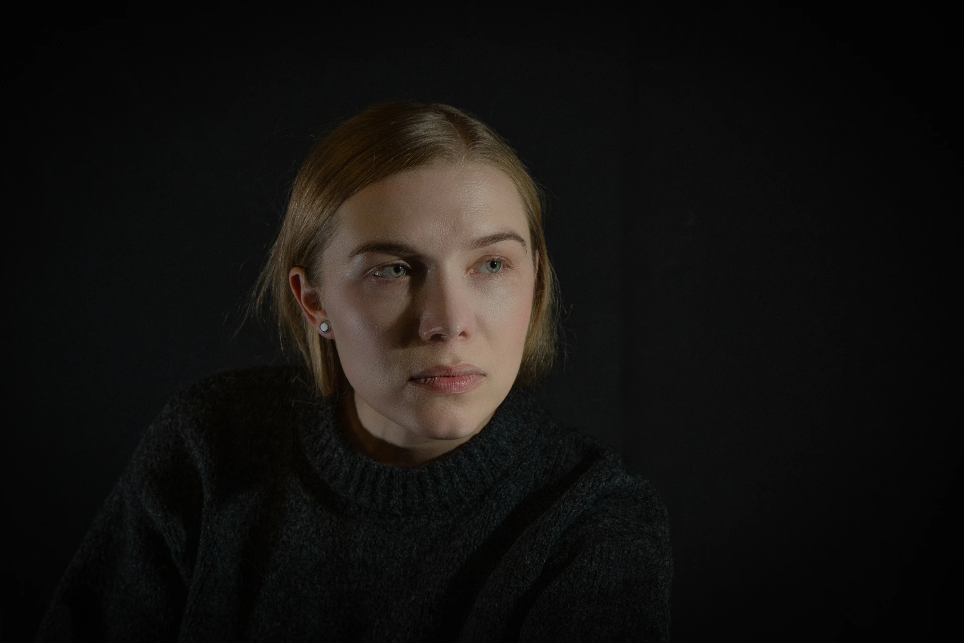 Актриса Анастасия Сегеда помогла херсонским подросткам почувствовать себя в Киеве в безопасности. Народ, завтра в 10.30 забираю вас в отеле и идем на фильм Поезд к Рождеству, хорошее кино без слез, как вы хотели