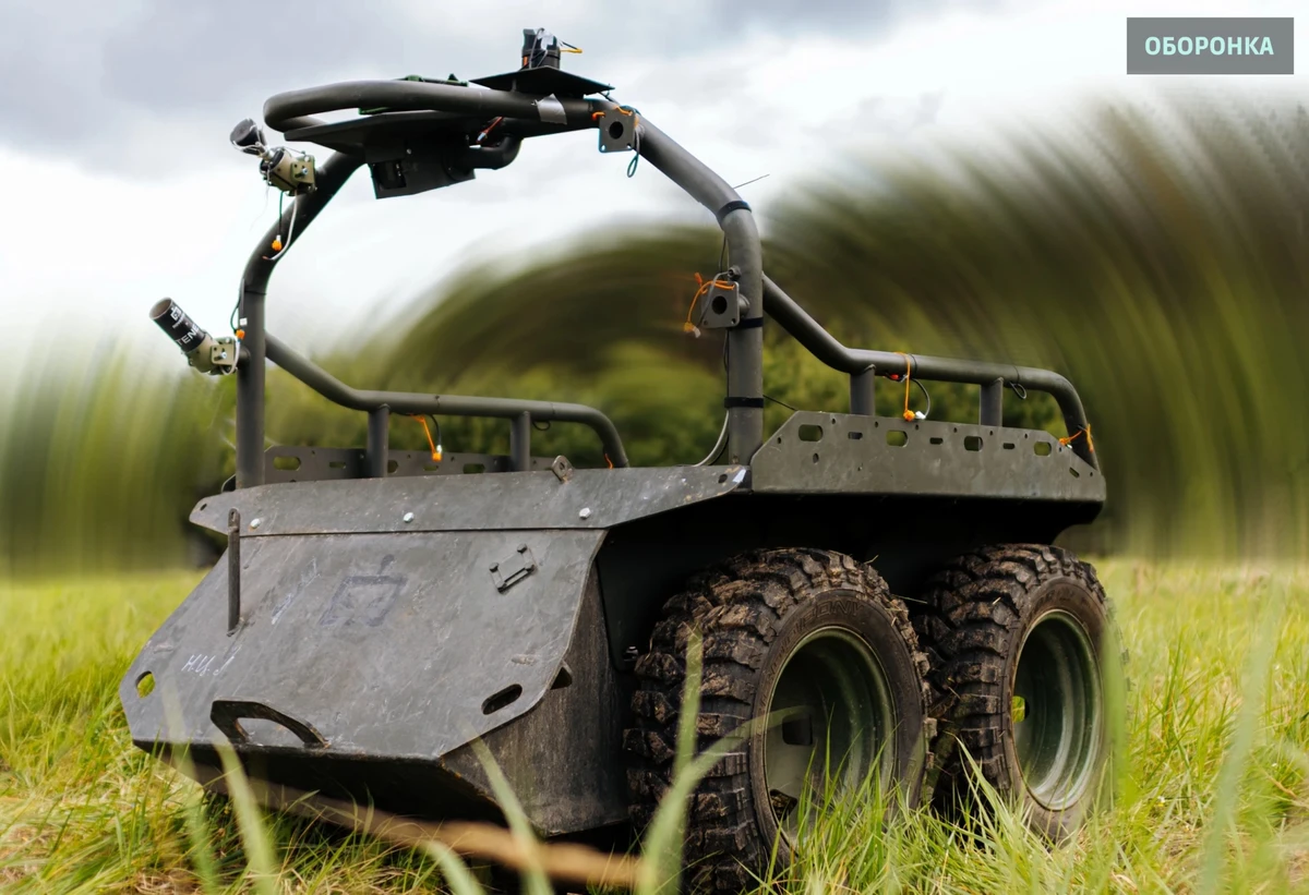 Zmii UGV with a prototype of the Tarantul APS