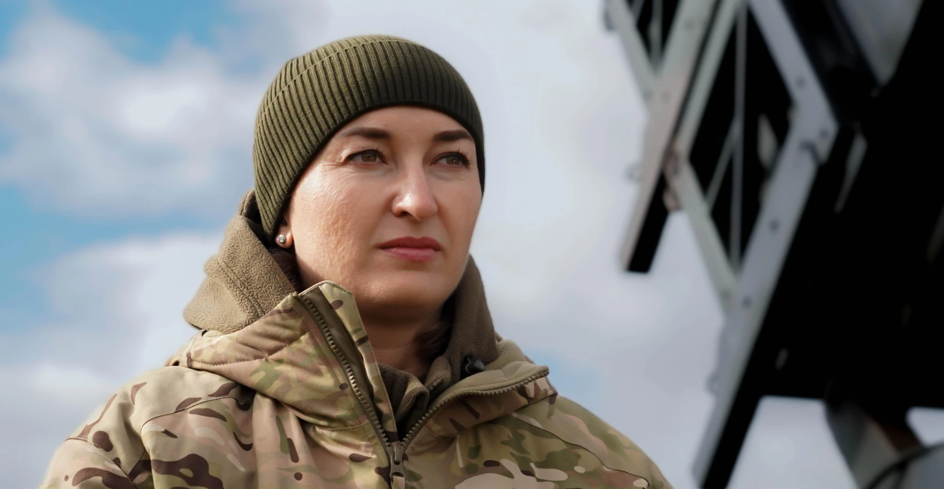 Коли ти не на бойовому чергуванні під час повітряних атак, то тривожніше на них реагуєш. Рахуєш виходи, слухаєш, чи немає десь приходів. Воно реально спокійніше, коли ти на бойовому чергуванні