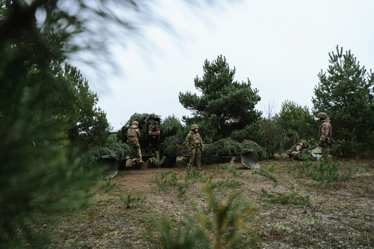 The Bohdana-BH gun crew during unit coordination.