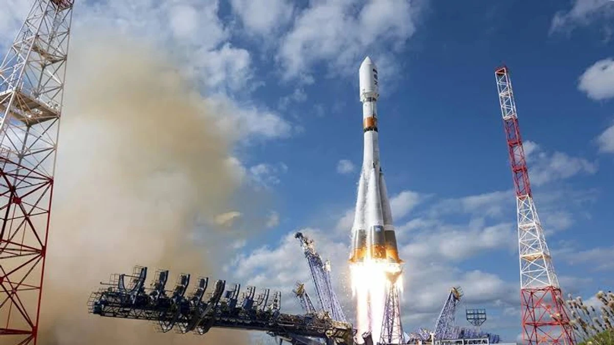 Launch of Rassvet project satellites