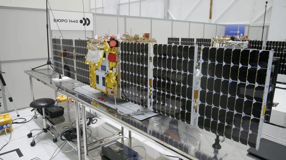 Low-Earth-orbit broadband internet satellite for the Rassvet programme