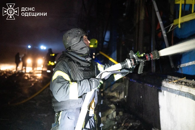Firefighter extinguishing the fire. Photo: State Emergency Service of Ukraine