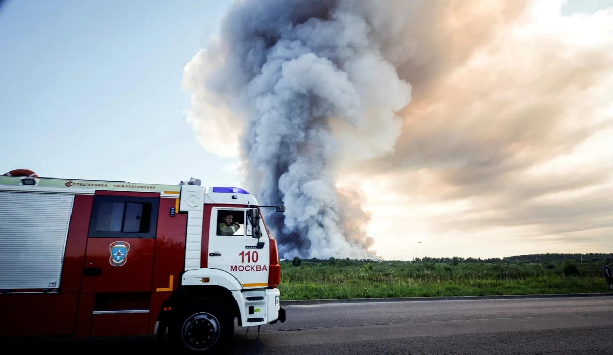 Smoke rises from the logistics centre in Elektrostal following the fire, 18 July 2026